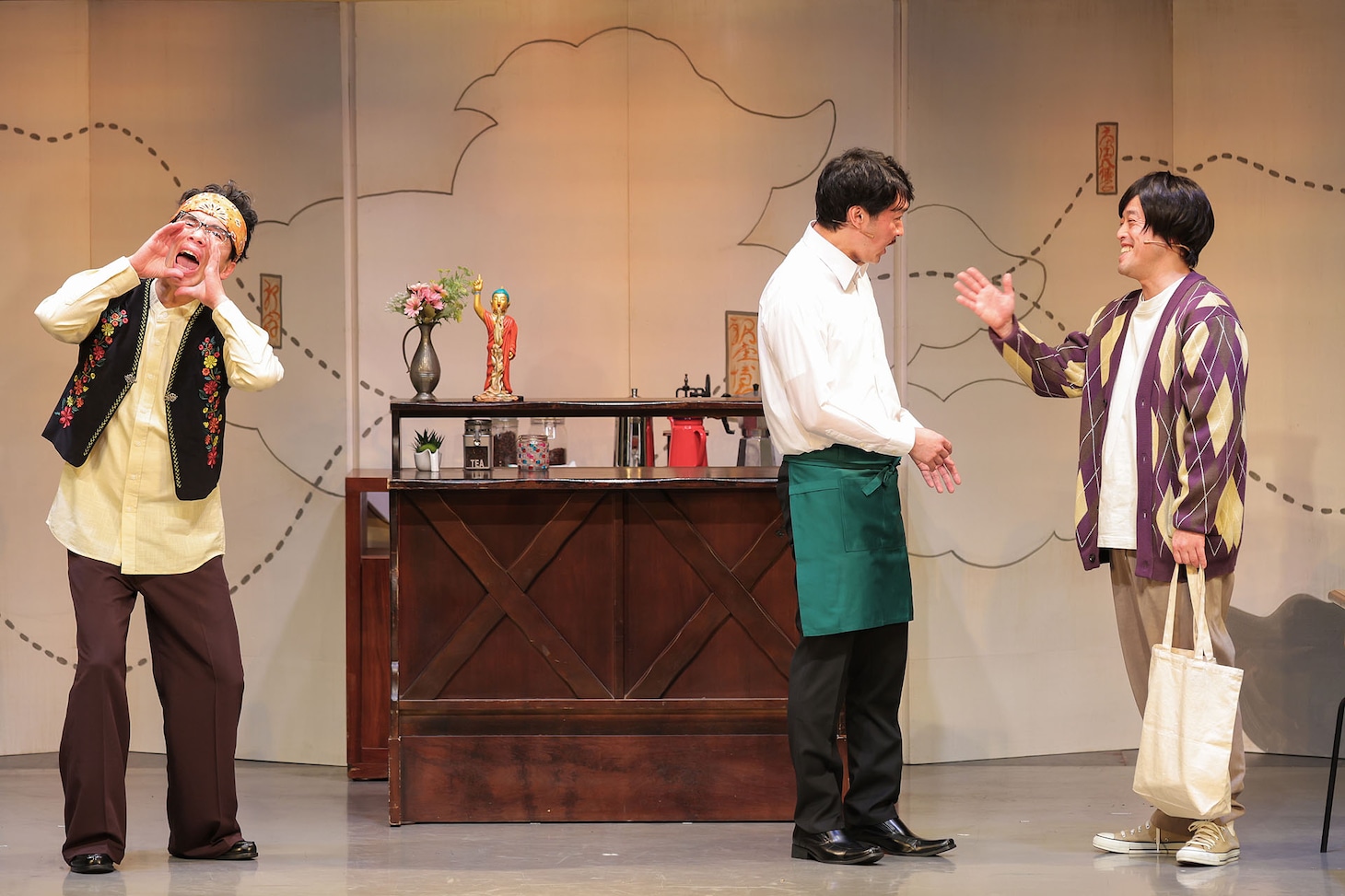 喫茶店を舞台にしたコント「常連客」のワンシーン