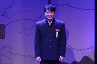 学生服姿のエレキコミック今立