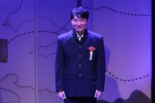 学生服姿のエレキコミック今立