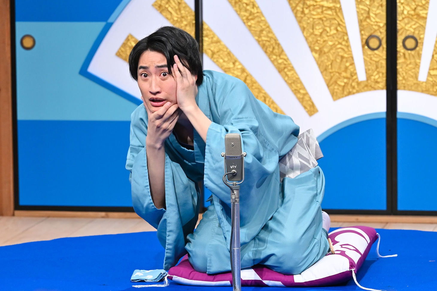 春とヒコーキ土岡は青学の落研出身で関東落研連合9代目総長。高座名は「歌舞家窓馬」