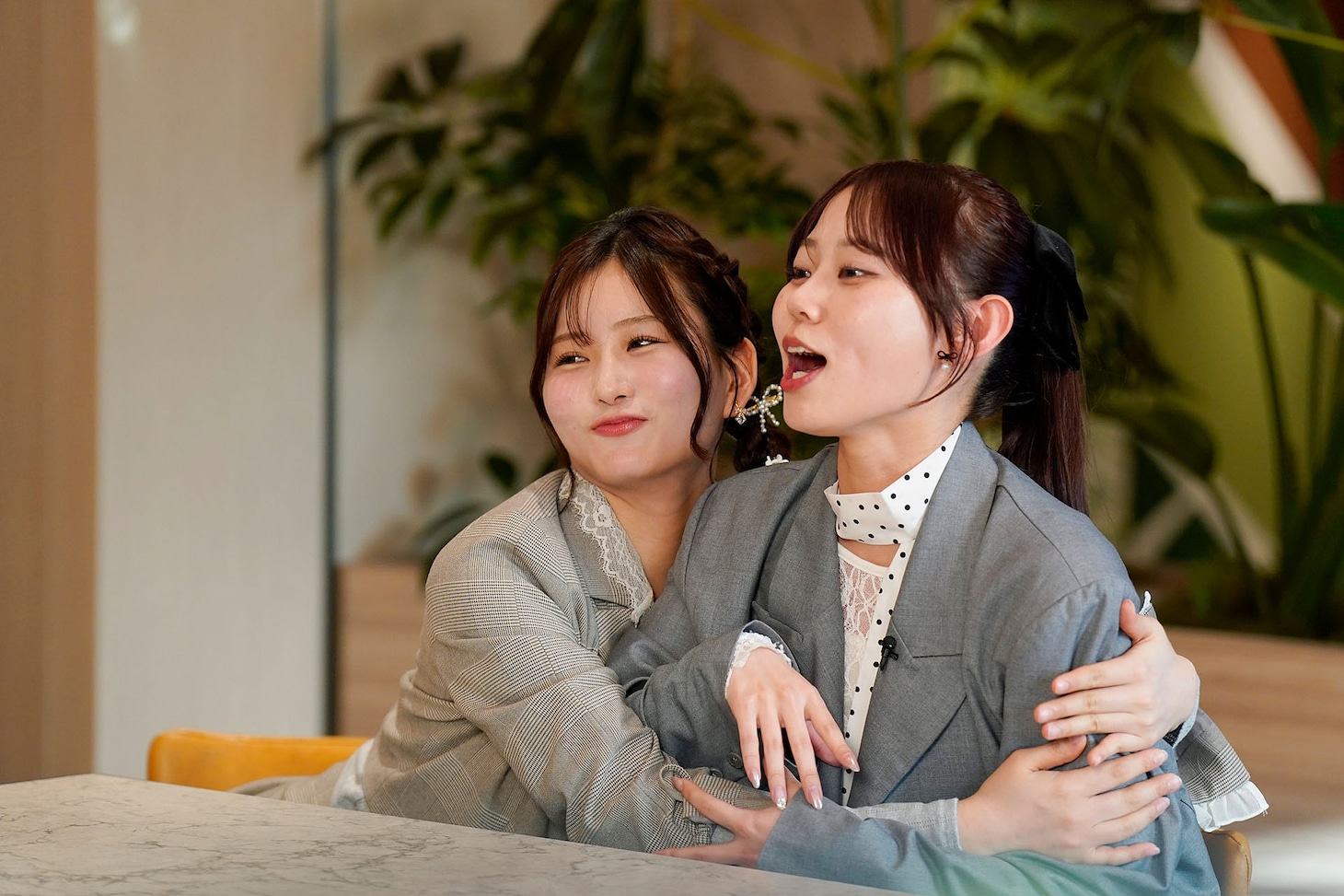 田仲埜愛（左）