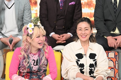 左から、エルフ荒川、RIKACO