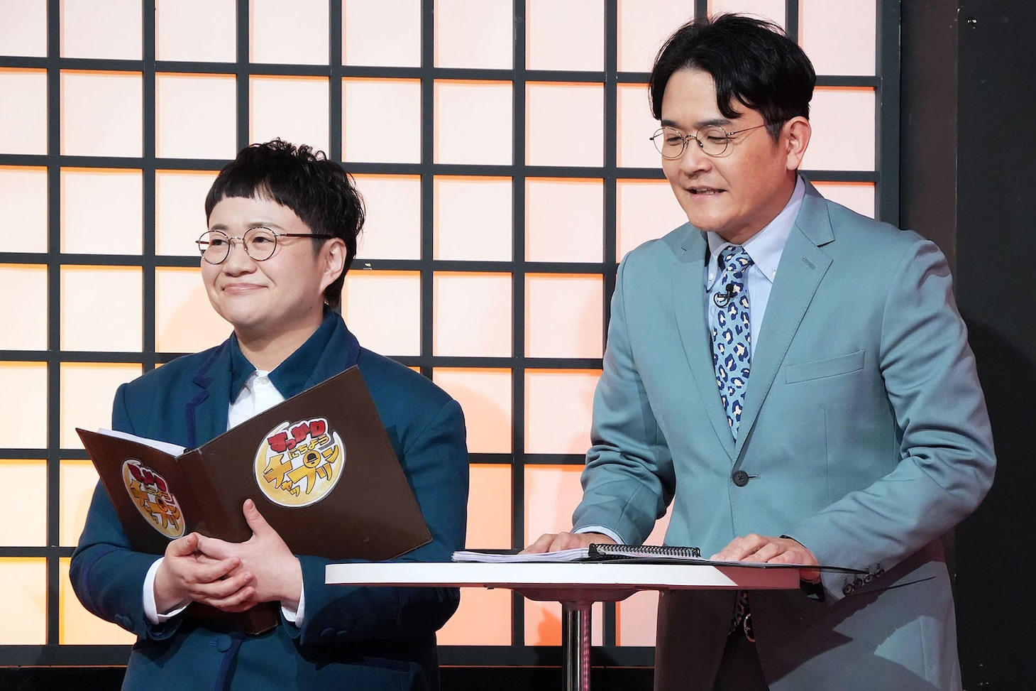 ハリセンボン春菜（左）と千鳥ノブ