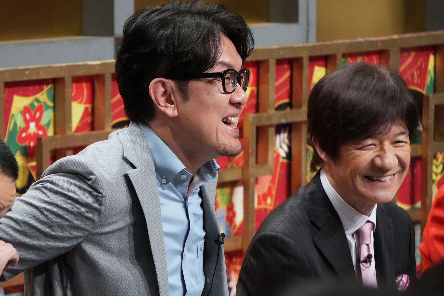 土田晃之（左）