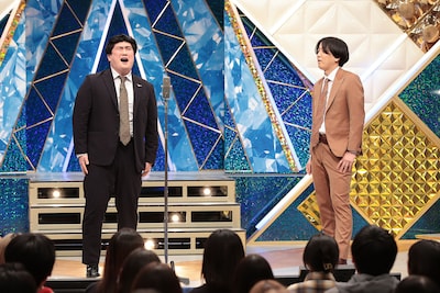 「第55回NHK上方漫才コンテスト」で漫才を披露する例えば炎
