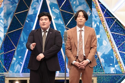 「第55回NHK上方漫才コンテスト」で漫才を披露する例えば炎