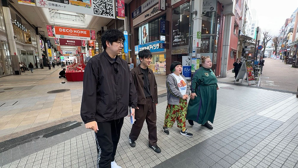 ロケを展開するからし蓮根とおかずクラブ