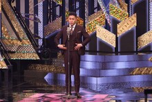 2本目のネタを披露するドンデコルテ渡辺銀次