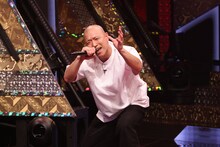 2本目のネタを披露する今井らいぱち