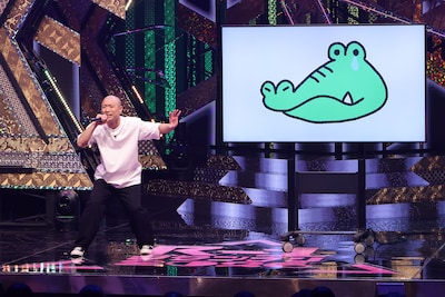 2本目のネタを披露する今井らいぱち