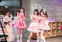 ピンク担当のアイドルたちが激突する番組「ぴんくかいわいっ！」で宮下草薙がMC