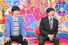 左から、バカリズム、蛍原徹