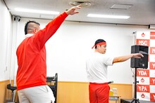 教室に現れた（左から）しんや、ななまがり初瀬