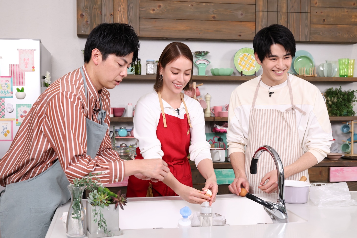 コットン西村、ロッチコカドがアシスタント　滝沢カレン＆和田明日香の新料理番組