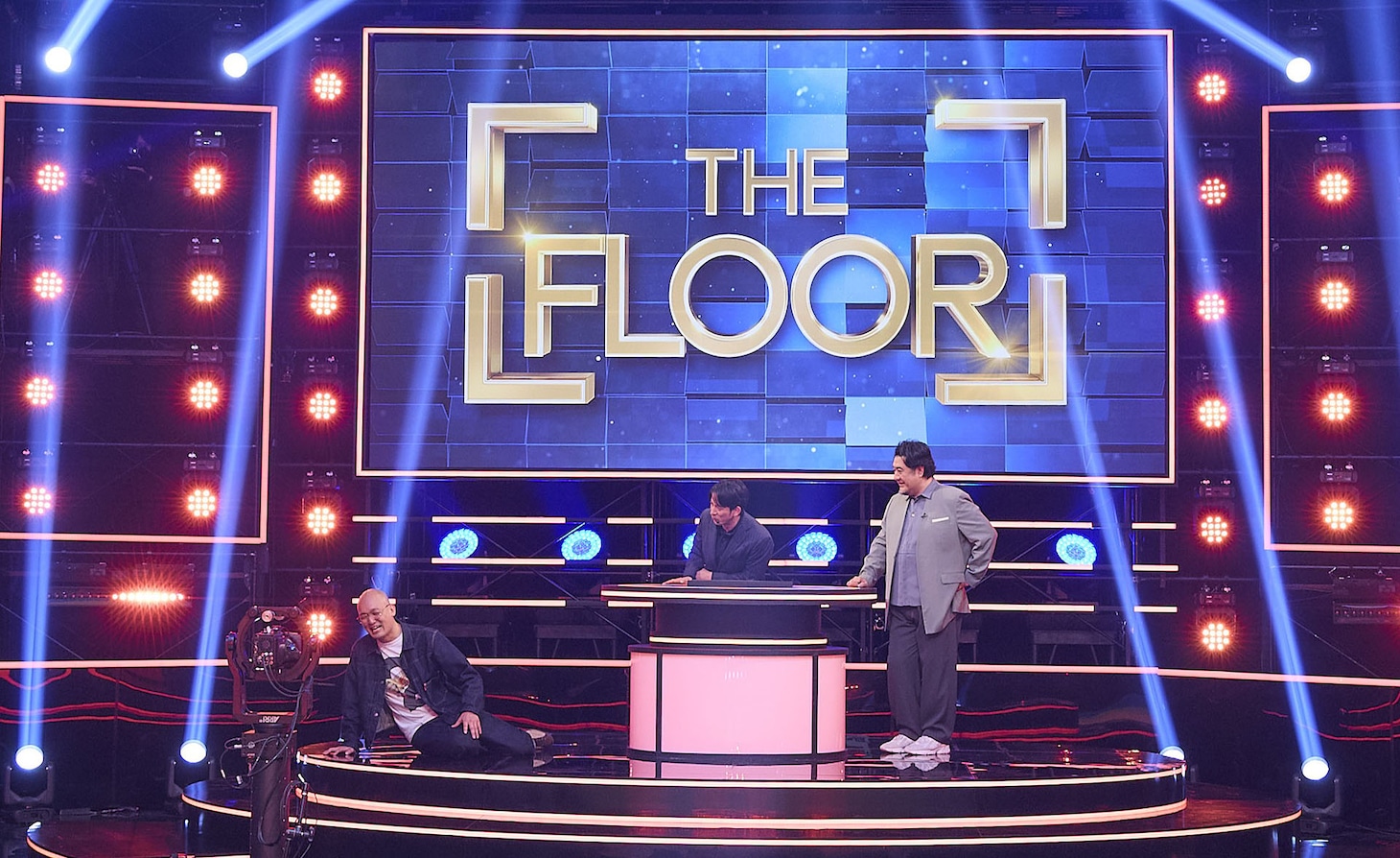 小手伸也（右）に敗れるみなみかわ（左）