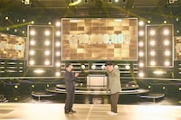 日本版「THE FLOOR」初代王者に輝き、1000万円を獲得した小手伸也（右）