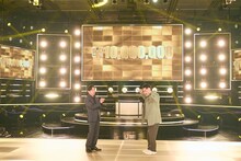 日本版「THE FLOOR」初代王者に輝き、1000万円を獲得した小手伸也（右）