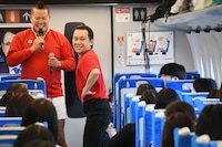 エバース、金魚番長ら東京マンゲキ芸人の貸切新幹線ツアー大盛況　あっという間の東京→新大阪