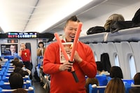 対決企画に参加するのが難しかった席の乗客に配慮を行き届かせるしんや