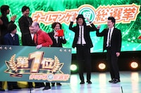 「励（ハゲ）む」という言葉を連発していたジョックロックに、マイスイートメモリーズ花谷が帽子を差し出した場面