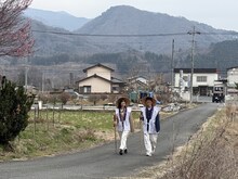 左から宮永アズサ、アキラ100%