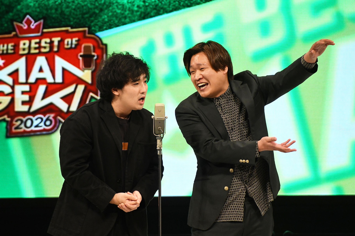 「THE BEST OF MANGEKI 2026」でネタを披露するぐろう