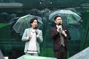ドンデコルテが雨の原宿にサプライズ登場、新社会人に向けて演説「情けない自分をスワイプ！」