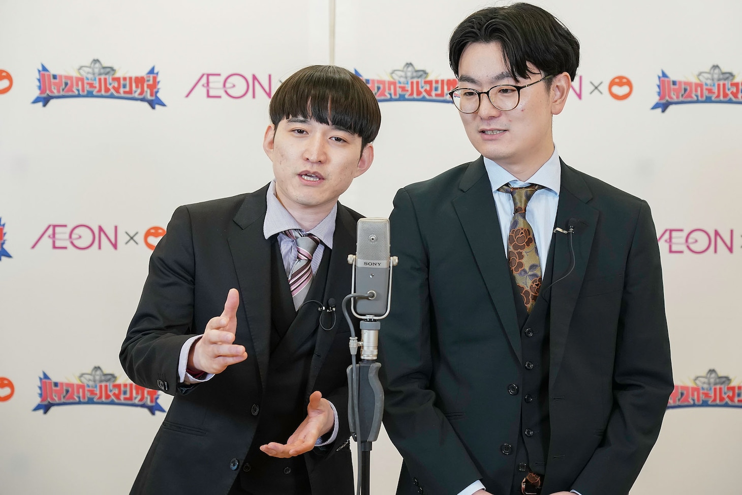 ネタを披露するめぞん（写真提供：吉本興業）