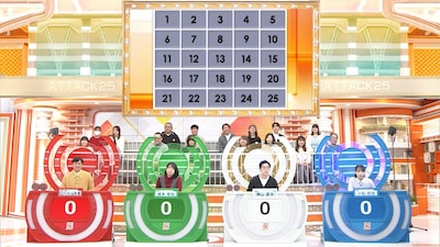 ロバート山本（左端）と一般解答者たち