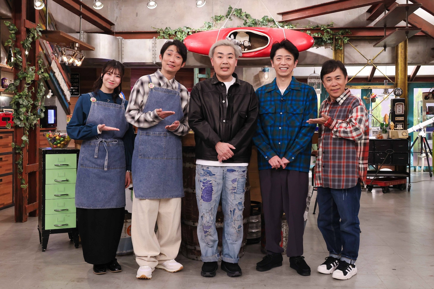 左から橋本和花子アナウンサー、NON STYLE石田、フットボールアワー、ナインティナイン岡村