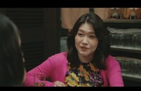 スナックのママ・みきママ役で出演する紅しょうが稲田