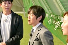 「すぽると！」新キャプテン・バカリズム。左は松田宣浩、右は佐久間みなみアナ