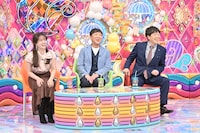 「メシ食ったのに…おやつ食べちゃう芸人」MC側の（左から）谷まりあ、東京03飯塚、蛍原徹