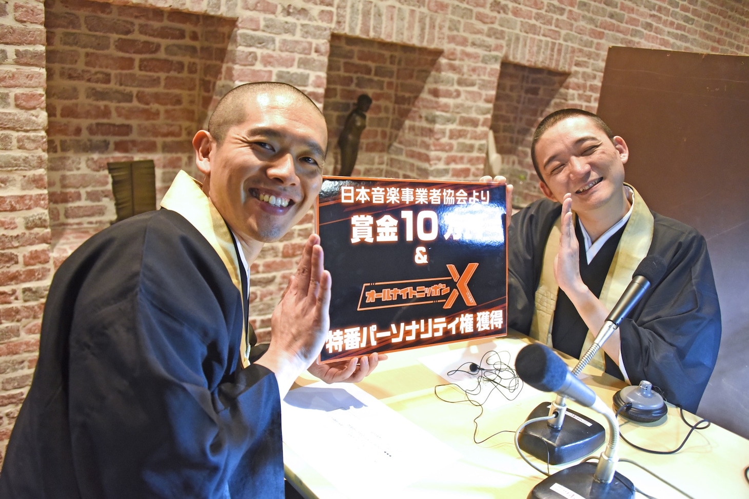 「オールナイトニッポン0（ZERO） 決戦！お笑い有楽城 ～ラジオトークの陣～」で優勝した観音日和。左から築山弘知、工藤弘道