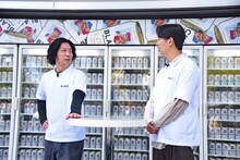 「あなたの知らないブラックニッカ展」オープニングイベントに登壇したニューヨーク