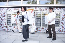 「ブラックニッカ隊」に扮したニューヨーク嶋佐