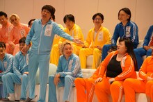 オダウエダ植田に何かを言っている三四郎・小宮