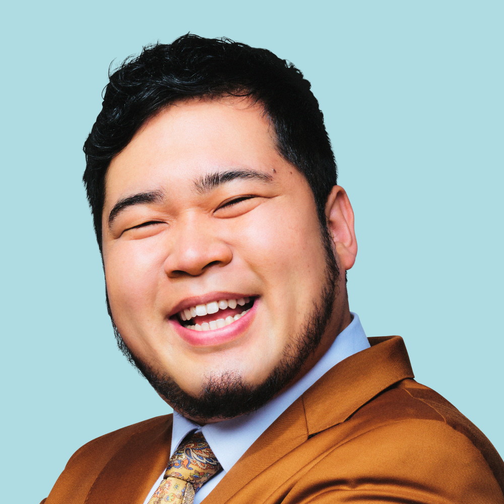 「YOUTRUST」のWebCMに出演した令和ロマン・ケムリ