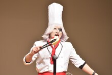 普段の宇宙海賊から「宇宙パティシエ」に変身したゴー☆ジャス