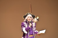 ライブの進行を務めるゴー☆ジャス