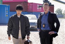 厚切りジェイソンが刑事役、ディーン・フジオカと共演　英語でのやりとりに注目