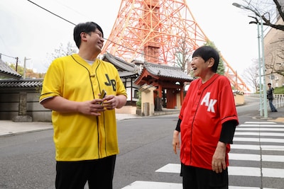 左から、ジャンボたかお、和田アキ子