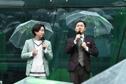 雨の原宿で演説を繰り広げるドンデコルテ