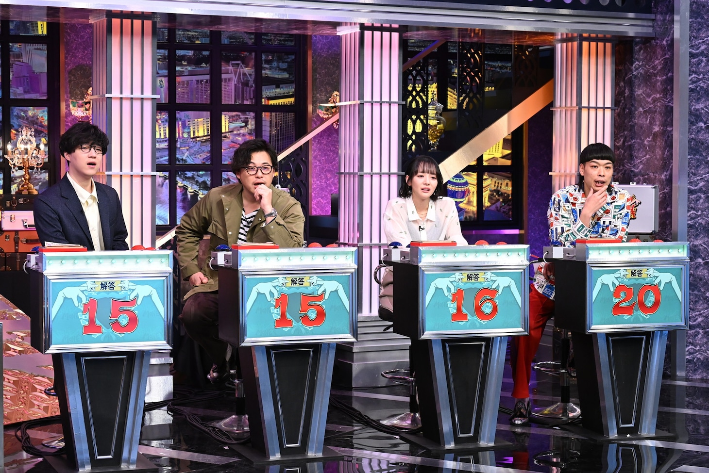 左から、ふくらP、アルコ＆ピース平子、岡田紗佳、バッテリィズ・エース