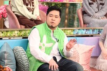 「トークィーンズ」にゲスト出演する令和ロマン・ケムリ