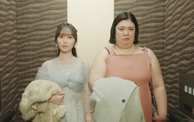 （左から）守屋麗奈と熊元プロレス