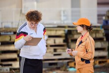 ドラマ「エラー」にゲスト出演するマユリカ中谷（左）と、畑芽育（右）