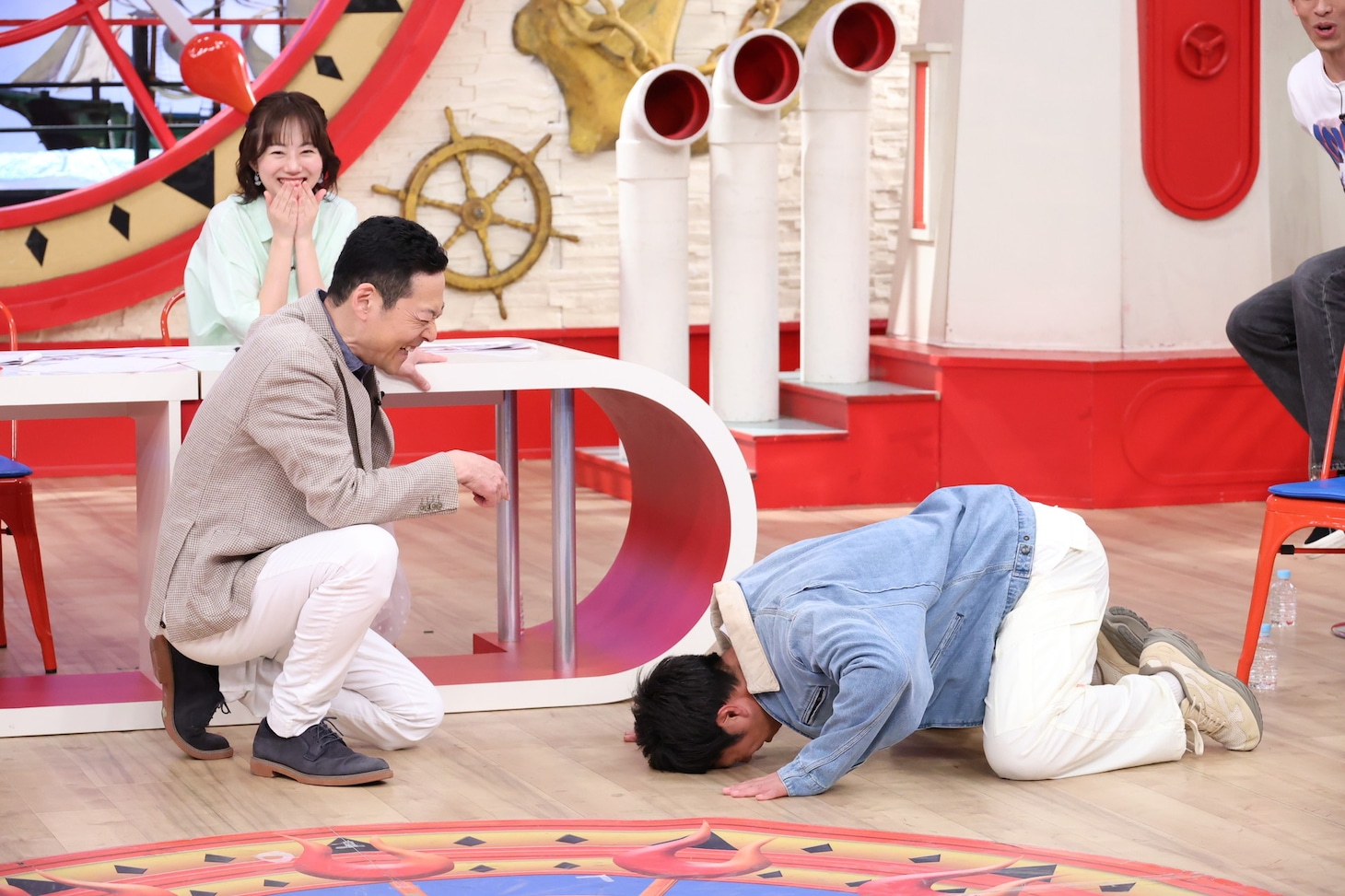 土下座するパンサー尾形