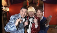 「年忘れにっぽんの歌」生放送で、大江裕（左）、北山たけし（右）と「まつり」を歌唱する真空ジェシカ・ガク
