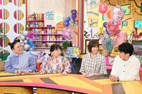 左から、ニッチェ、佐藤栞里、オリエンタルラジオ藤森 ©TBS
